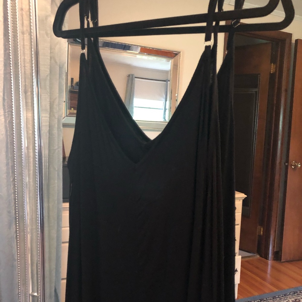 BLACK V NECK SPAGHETTI STRAP MAXI DRESS